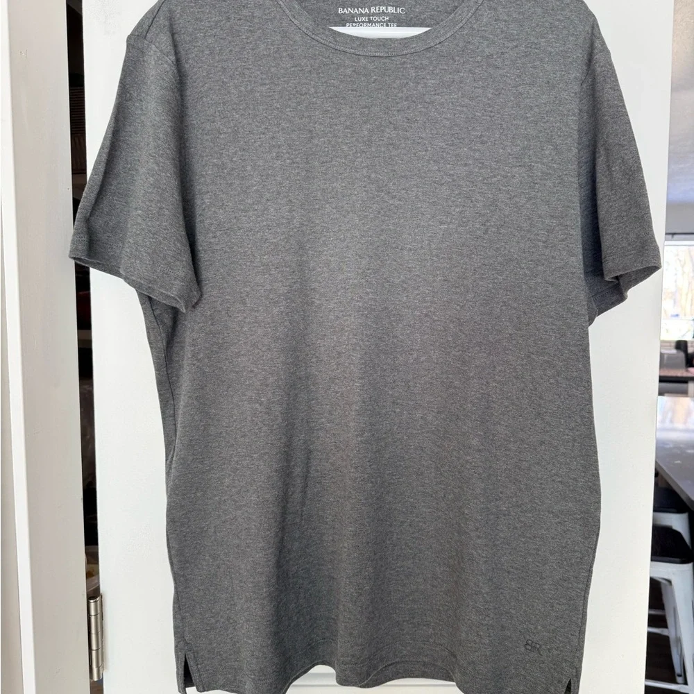 Banana Republic Luxe Touch Performance Tee Men’s Large Gray Crewneck